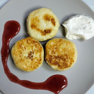 Сырники в Осетринка по цене 300 ₽