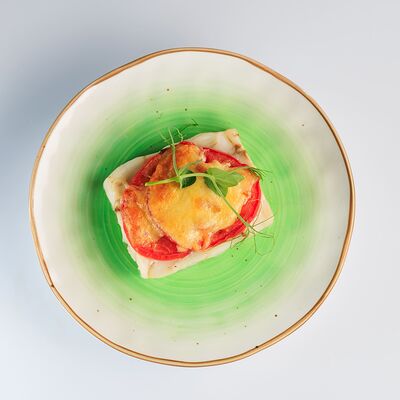 Белая рыба запеченая с помидорами и сыром 0,160 в Семейный ресторан Tiki&Taki по цене 350 ₽