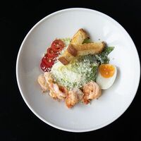 Цезарь с креветками в STG CAFE