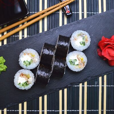 Холодный ролл Юдзу в 4 Лосося по цене 479