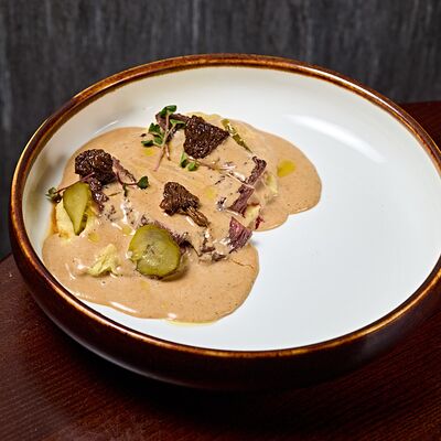 Говядина в перечном соусе с сезонными грибами в Chester по цене 820 ₽