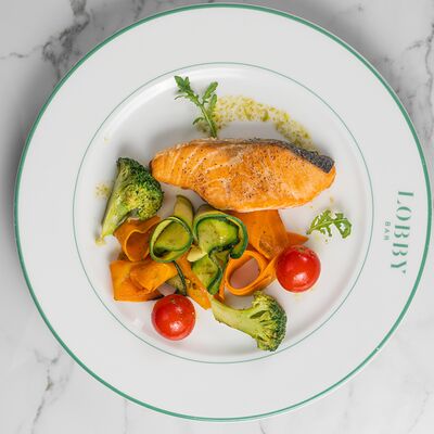 Стейк из лосося с овощным соте в Lobby Bar по цене 1200 ₽