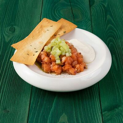 Тартар из лосося в Solar Bistro по цене 490 ₽