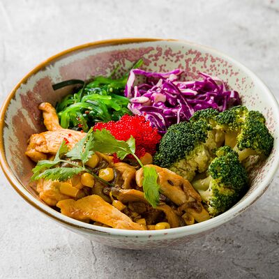 Поке с курицей в Tomi по цене 1040 ₽