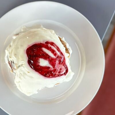 Камонбон Малиновый в Camon Cafe по цене 270 ₽