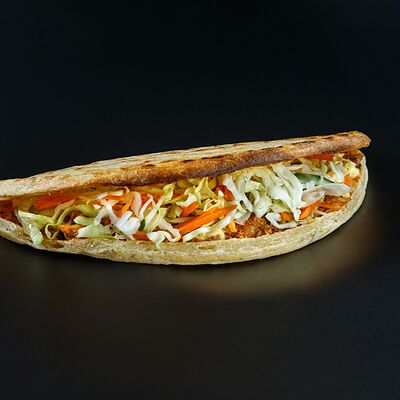 Пицца с курицей и витаминным салатом в Пицца мания по цене 300 ₽