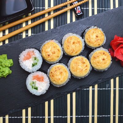 Запеченный ролл Хаконе в 4 Лосося по цене 459