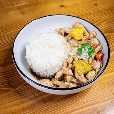 Курица в кисло-сладком соусе в Марено по цене 845 ₽