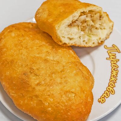 Пирожок с капустой в Пирожковая по цене 110 ₽