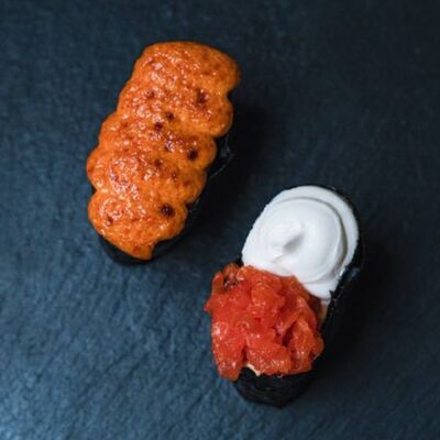 Дуэт Спайси-суши с лососем в Pro Azia по цене 350 ₽