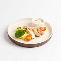 Куриная грудка с картофельным пюре и сметанным соусом в Британские Пекарни