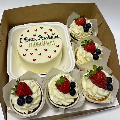 Бенто торт и капкейки С днем рождения, любимыйв Кондитерская VO по цене 4950 ₽
