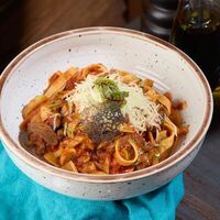 Томатная паста с телятинойв Балканский гурман