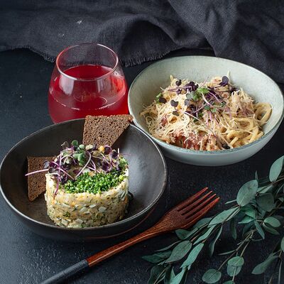 Ланч Медиум 1 (салат и горячее и напиток) в Изи Паб по цене 750 ₽