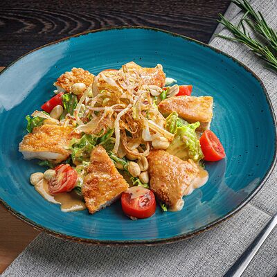 Салат с курицей Дворянское гнездо в Досытаевский по цене 430 ₽