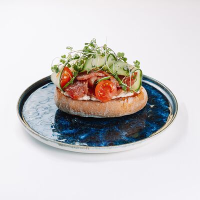 Тост с жареным беконом и копченой сметаной в Семейный ресторан Пироги по цене 444 ₽