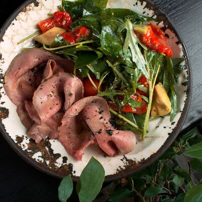 Микс-салат с ростбифом в Юность по цене 750 ₽