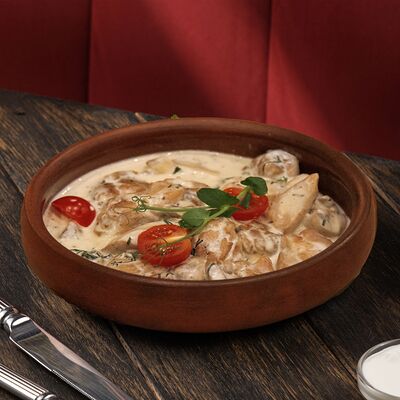 Чкмерули из цыпленка с грибами в Kinza по цене 505 ₽