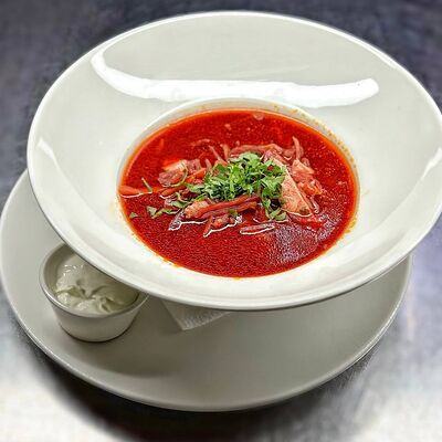 Борщ с копчёной курицей и сметаной в FABRIKA по цене 380 ₽