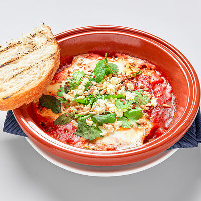 Шакшука, фета, шпинат в Claudia по цене 830 ₽