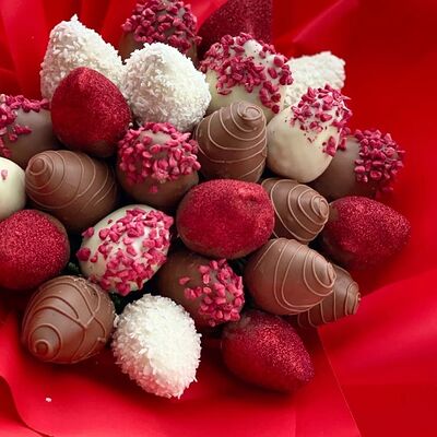 Букет из клубники в шоколадев Klubnika chocolate по цене 3509 ₽