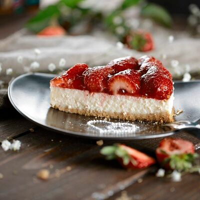 Чизкейк с сезонными фруктами в Tucano Coffee Ecuador по цене 300 ₽