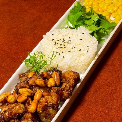 Панированный цыпленок в стиле Азия с рисомв Ресторан Марокко по цене 810 ₽