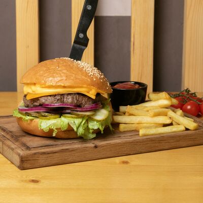 Бургер Чиз в Мясной ресторан Just Meat по цене 380 ₽