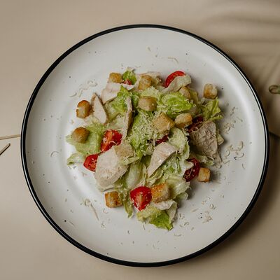 Салат Юный Цезарь в Хихи хаха по цене 320 ₽