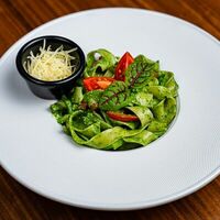 Папарделле со шпинатным соусом и овощами в Бар Соль