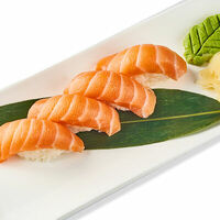 Суши с лососем 2 шт в Sushi & Poke