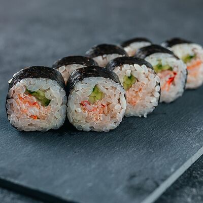 Хосомаки с камчатским крабом в Rolls Bar по цене 724 ₽