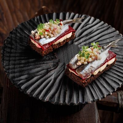 Обжаренный бородинский хлеб с сырным кремом в Tunguska по цене 698 ₽