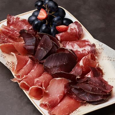 Итальянское мясное ассорти в The James Shark Pub по цене 1400 ₽