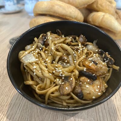 Лагман с морепродуктами в Самовар на Минусинской по цене 505 ₽