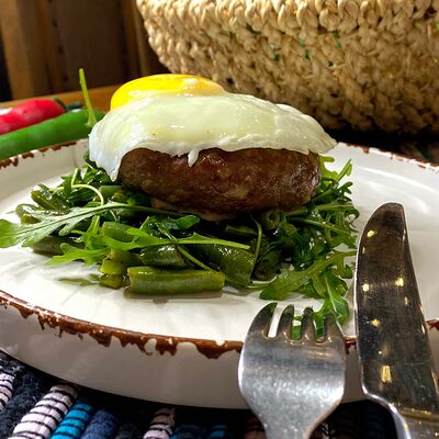Бифштекс из мраморной говядины с яйцом и стручковой фасолью в Корчма по цене 980 ₽