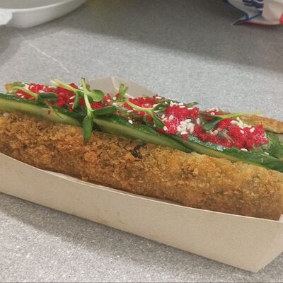 Суши-дог с лососем и чукой в Sushi vrn по цене 650 ₽