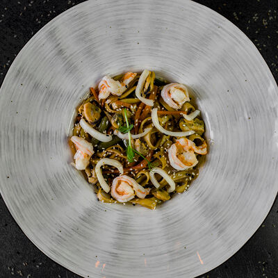 Удон с морепродуктами в Restobar Первый & Ресторан доставки Личный повар по цене 449 ₽