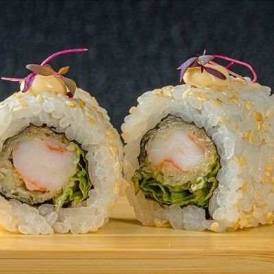 Ролл с креветкой темпура и трюфельным майонезом в Yellowfin by Bluefin по цене 570 ₽