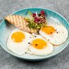 Глазунья из трех яиц в Vibes Cafe по цене 390