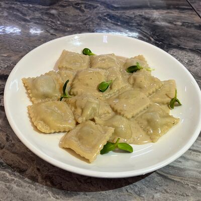 Равиоли (утка + белые грибы) в Sopranos по цене 650 ₽