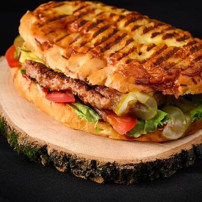 Биг бургер Дёнер говядинав Ауфчик по цене 950 ₽