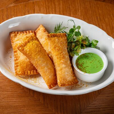 Мини чебуреки с креветками в Brasserie Lambic по цене 790 ₽