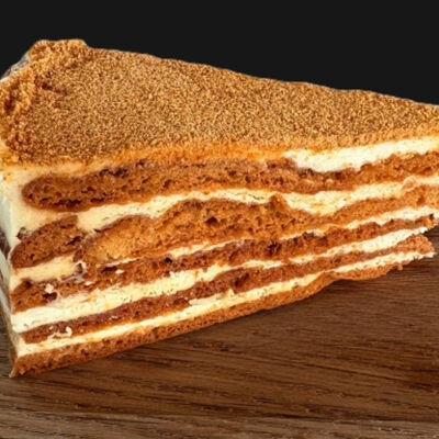 Медовик в Foodmarket по цене 350 ₽