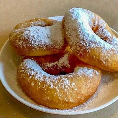 Классическая пышка с пудрой в Пышки по цене 55 ₽