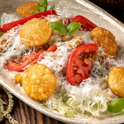 Салат Цезаридзе в Rezzo по цене 790 ₽