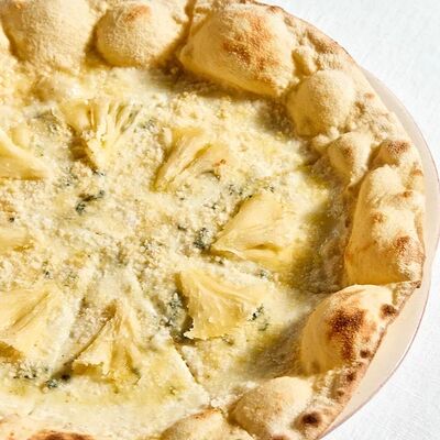 Pizza Romana Четыре сыра в Salone pasta & bar по цене 1790 ₽