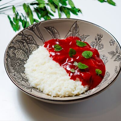 Рисовая каша, клубничное кулив Восемь 55 по цене 280 ₽