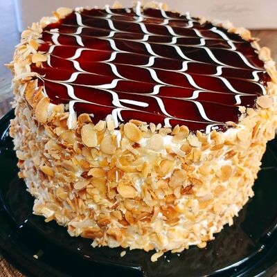 Торт Карамельная девочка в Дон Бургер по цене 995 ₽