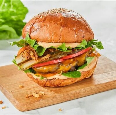 Бургер говяжий в ЮГА по цене 790 ₽